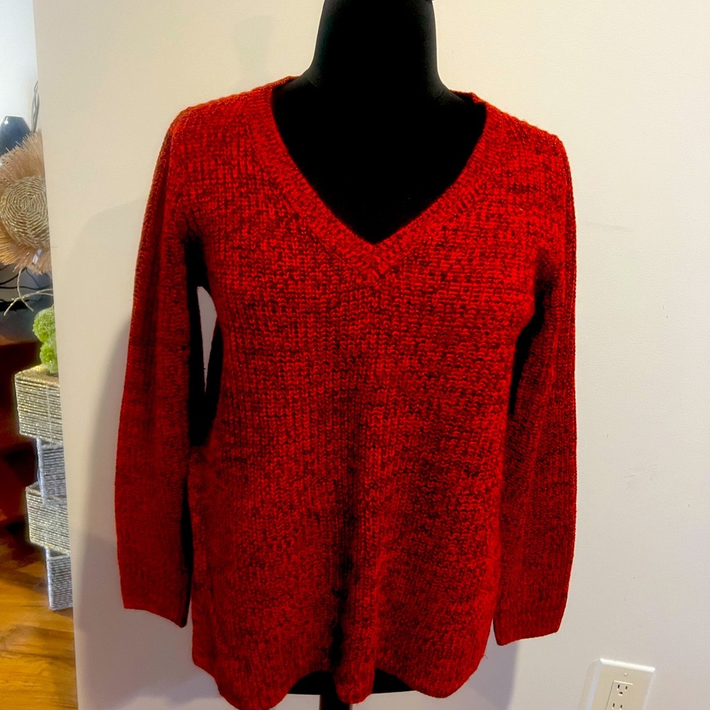 Torrid red heathered vneck sweater high low hemline slitted sides size 1
